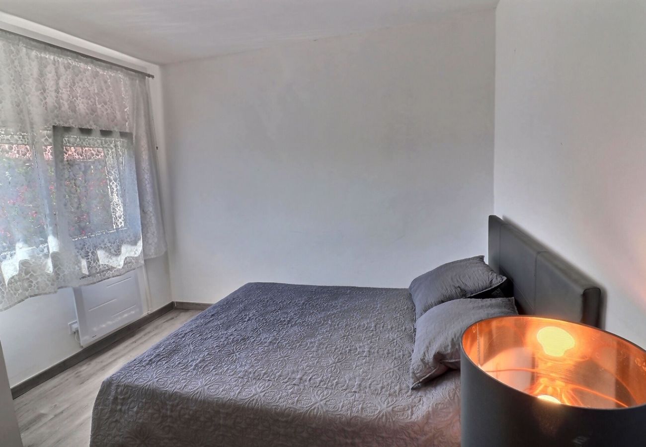 Maison à Valras-Plage - Maison avec jacuzzi au centre-ville à 650 m de la plage (ref 323010)