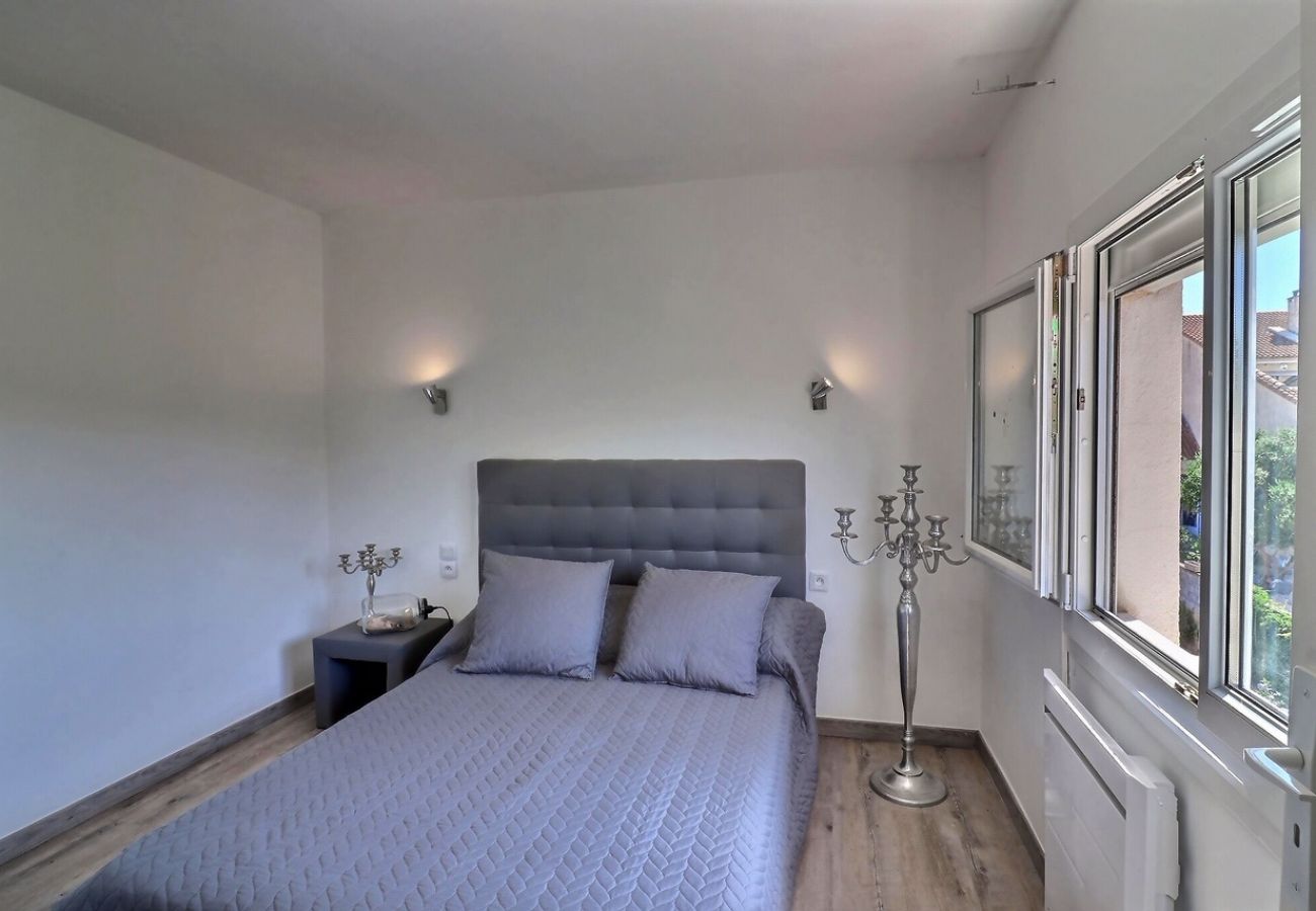 Maison à Valras-Plage - Maison avec jacuzzi au centre-ville à 650 m de la plage (ref 323010)