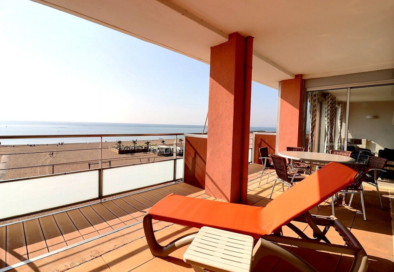 Appartement à Valras-Plage - Appartement spacieux avec vue panoramique sur la mer et la plage. (Réf 330490)