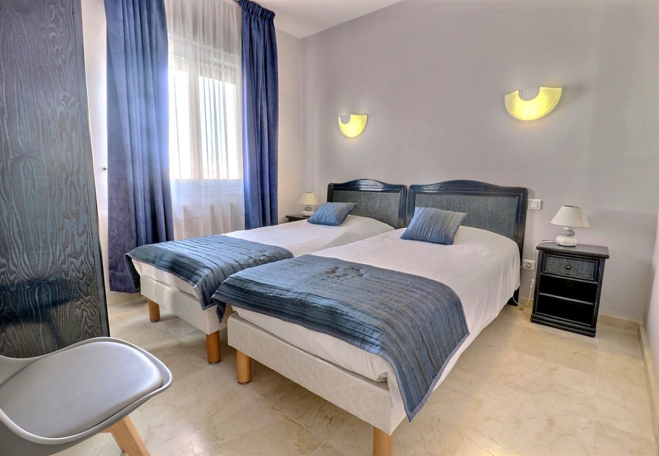 Appartement à Valras-Plage - Appartement spacieux avec vue panoramique sur la mer et la plage. (Réf 330490)