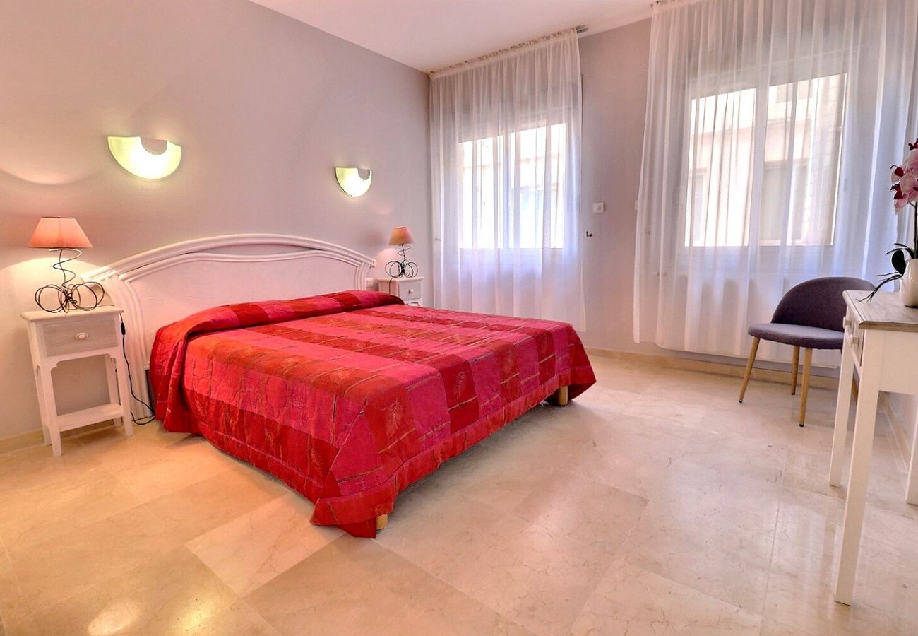 Appartement à Valras-Plage - Appartement spacieux avec vue panoramique sur la mer et la plage. (Réf 330490)