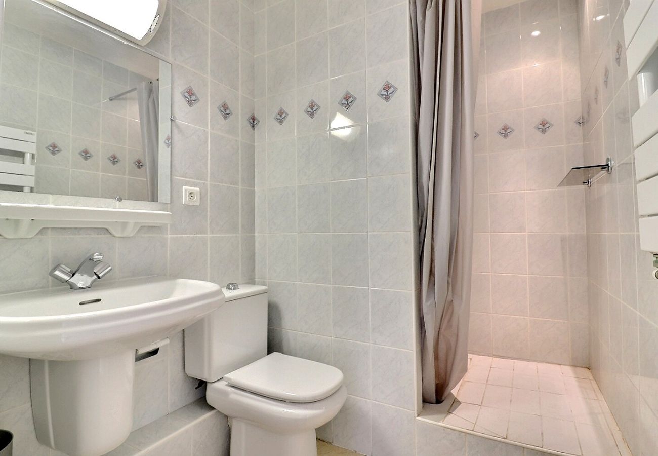 Appartement à Valras-Plage - Appartement spacieux avec vue panoramique sur la mer et la plage. (Réf 330490)