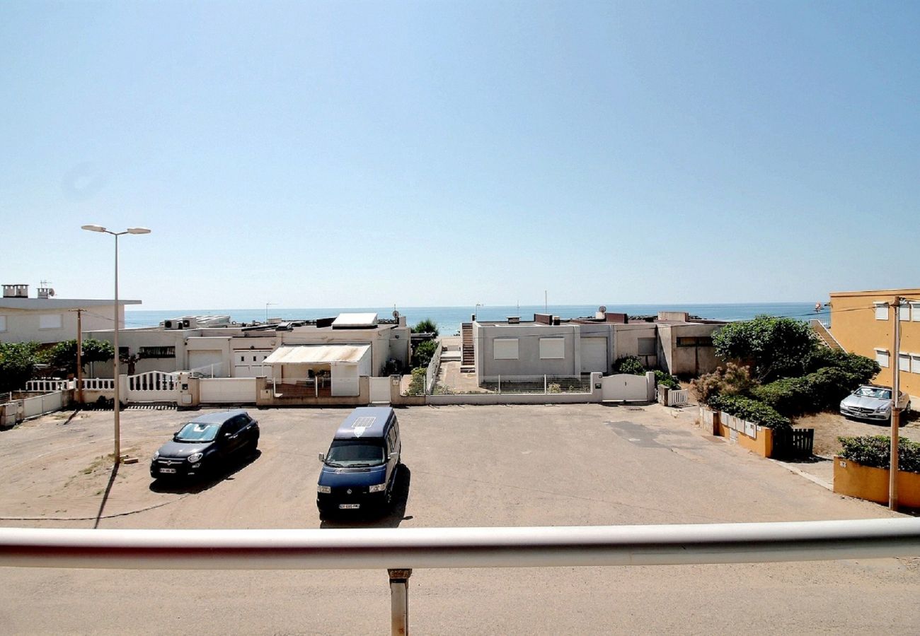 Studio à Valras-Plage - Agreable studio-cabine vue mer 4 personnes à 20 m de la plage (ref 336990)