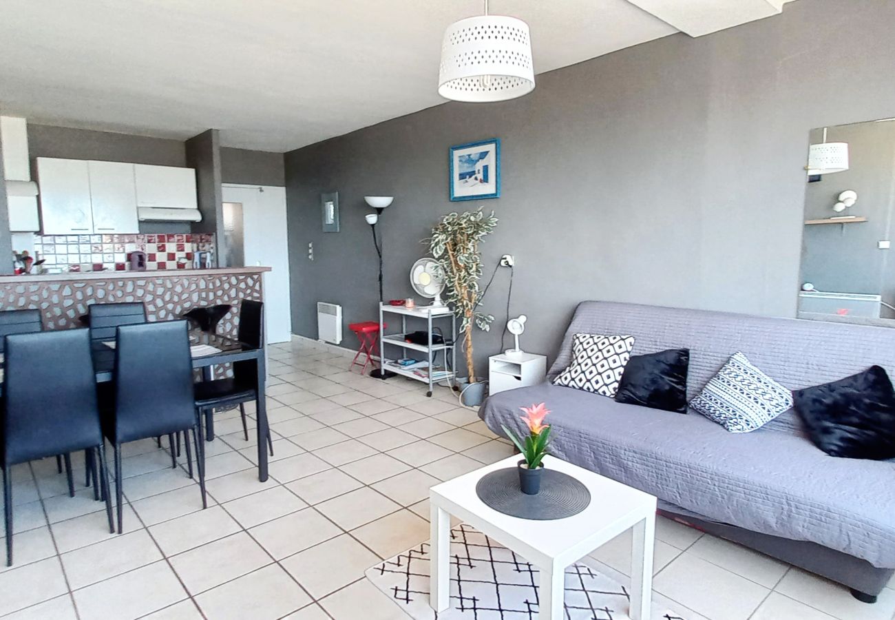 Studio à Valras-Plage - LES CLAPOTIS - Agreable studio-cabine vue mer 4 personnes à 20 m de la plage (ref 336990)