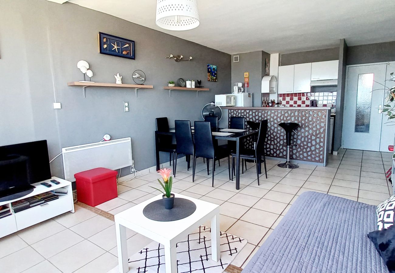 Studio à Valras-Plage - LES CLAPOTIS - Agreable studio-cabine vue mer 4 personnes à 20 m de la plage (ref 336990)