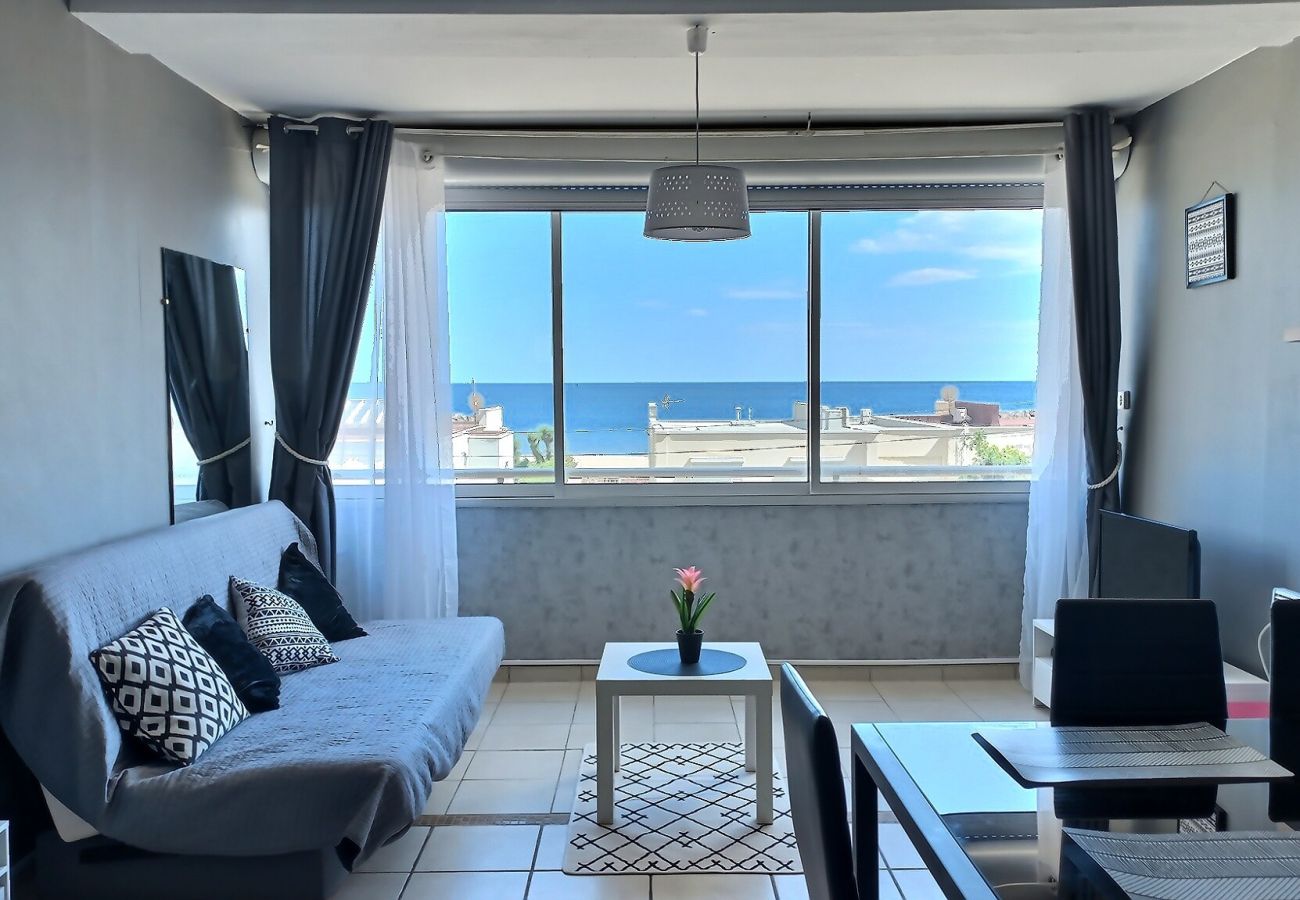 Studio à Valras-Plage - LES CLAPOTIS - Agreable studio-cabine vue mer 4 personnes à 20 m de la plage (ref 336990)