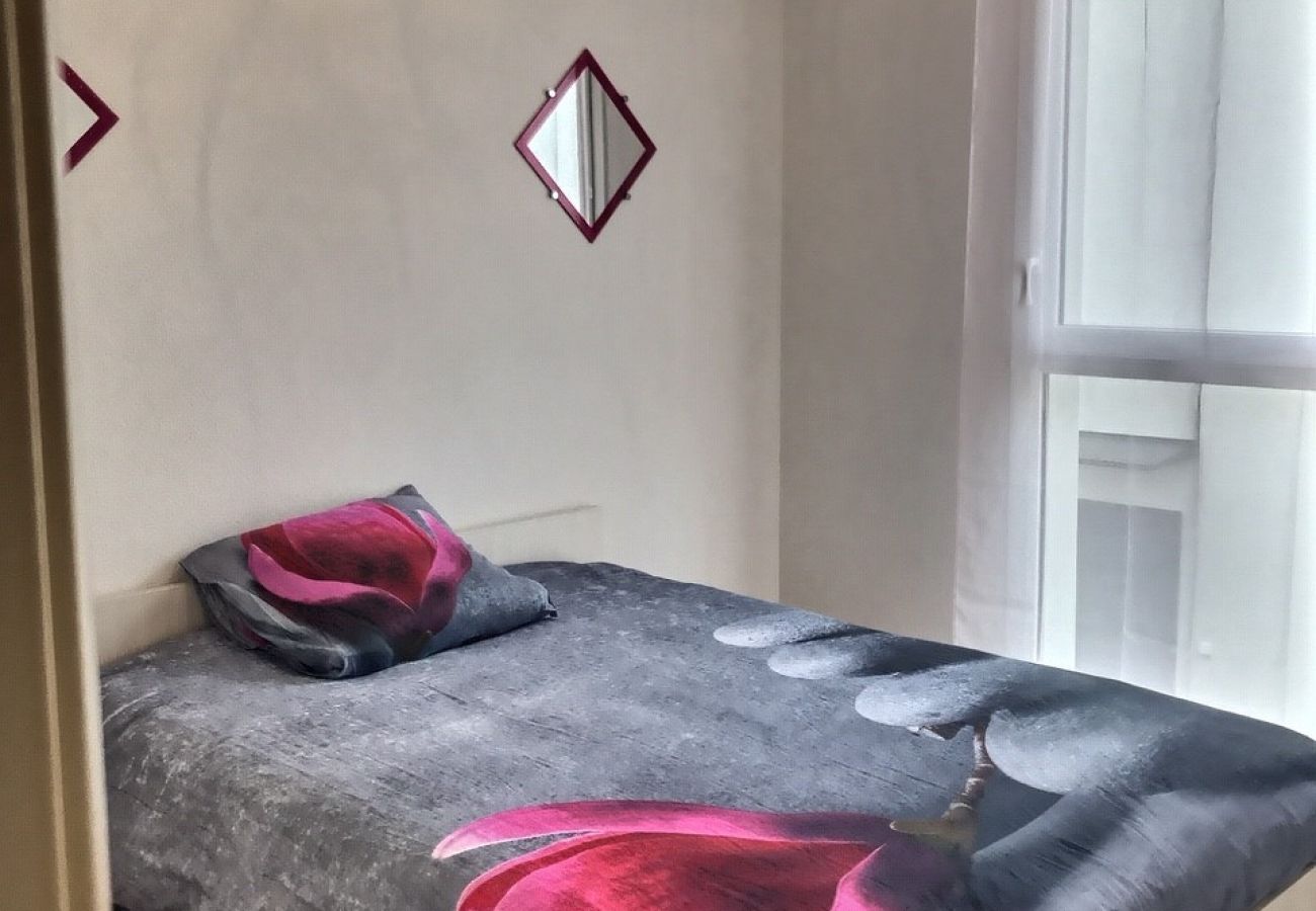 Villa à Sérignan - VILLA BIANCA - Confortable villa climatisée avec terrasse dans une résidence sécurisée pour 8 personnes (ref 337842)