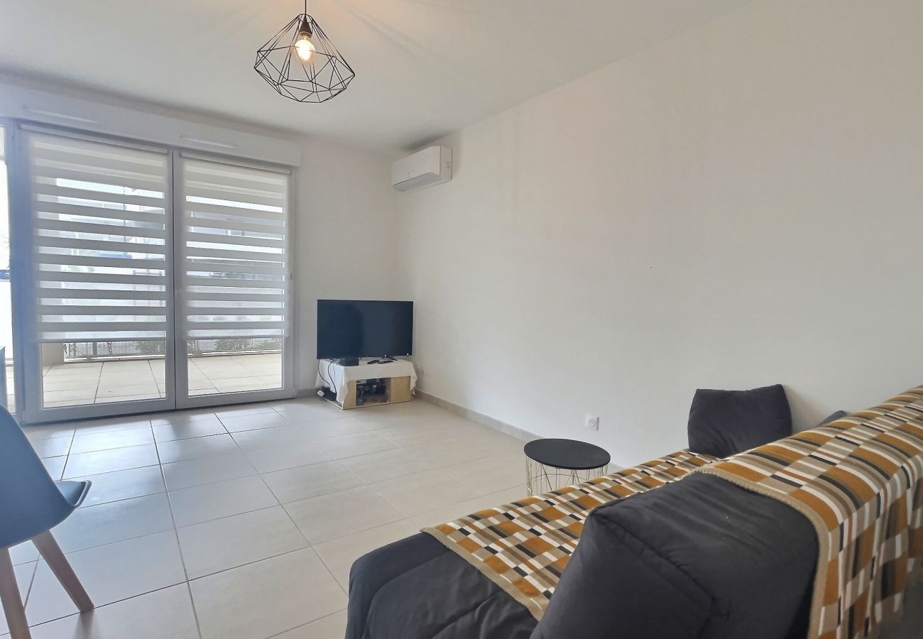 Appartement à Sérignan - Confort moderne à Sérignan : 2 chambres, terrasse, parking et wifi