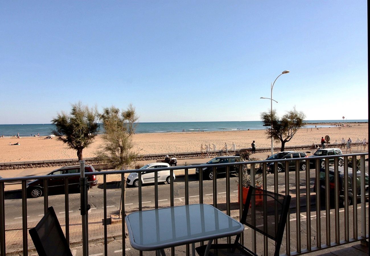 Appartement à Valras-Plage - Appartement confortable en front de mer pour 4 personnes (REF 341674)