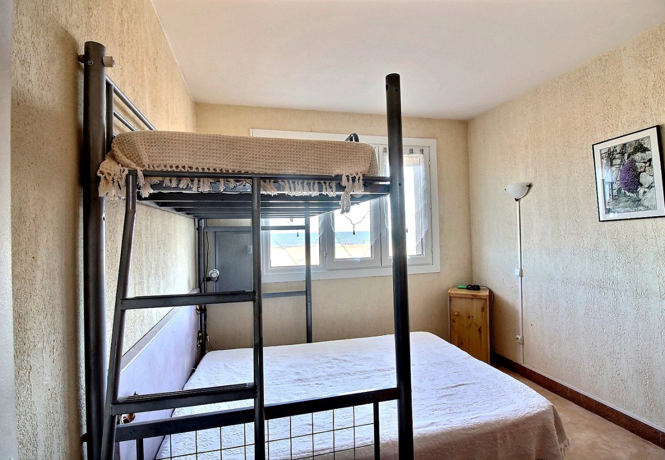 Appartement à Valras-Plage - Appartement confortable en front de mer pour 4 personnes (REF 341674)