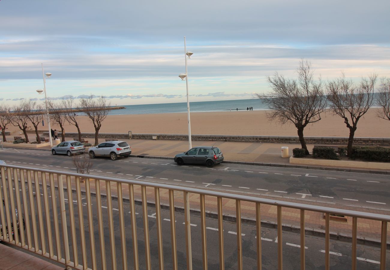 Appartement à Valras-Plage - Appartement confortable en front de mer pour 4 personnes (REF 341674)