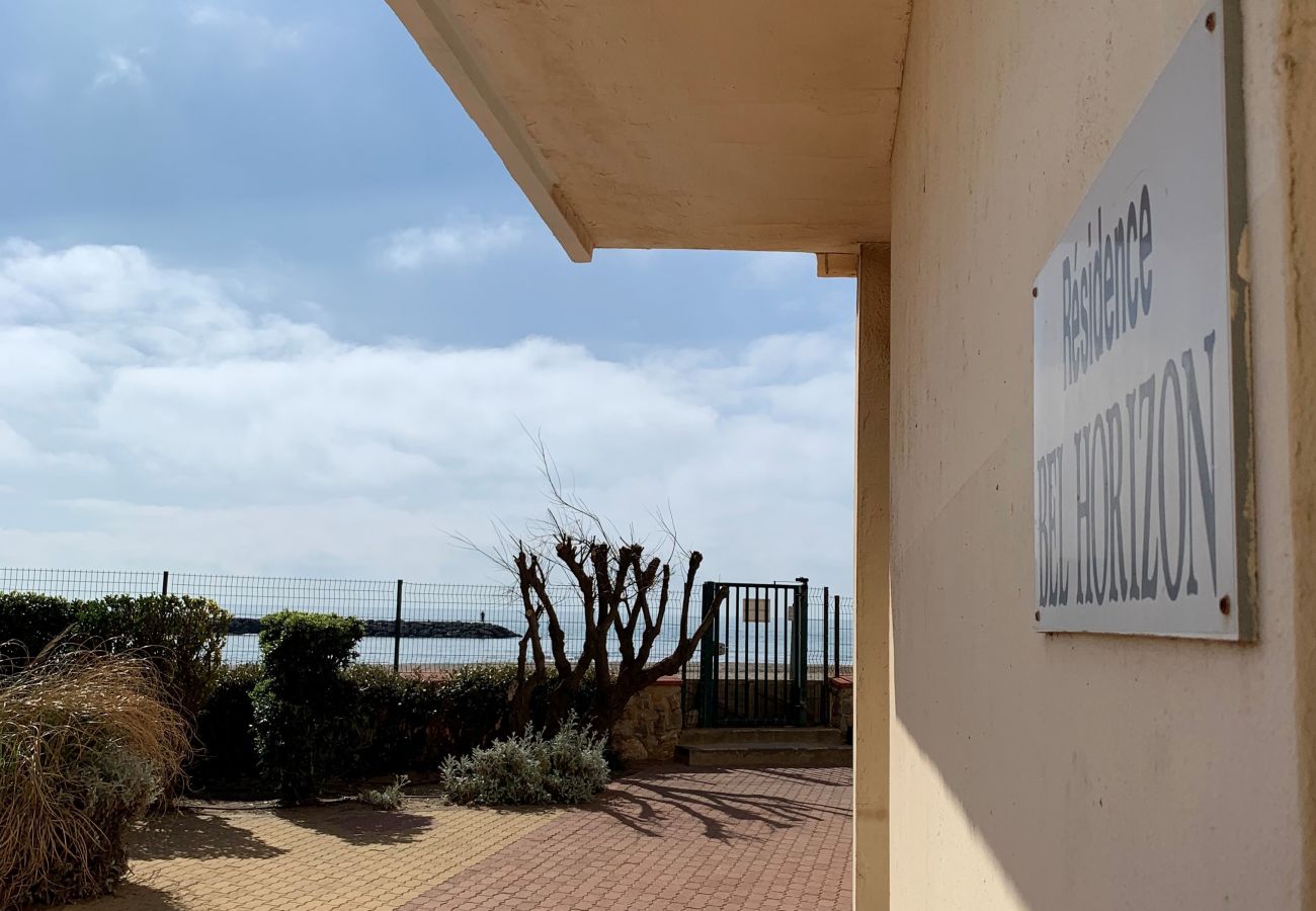 Studio à Valras-Plage - Grand studio avec climatisation et vue imprenable sur la mer pour 4 personnes (ref 343797)