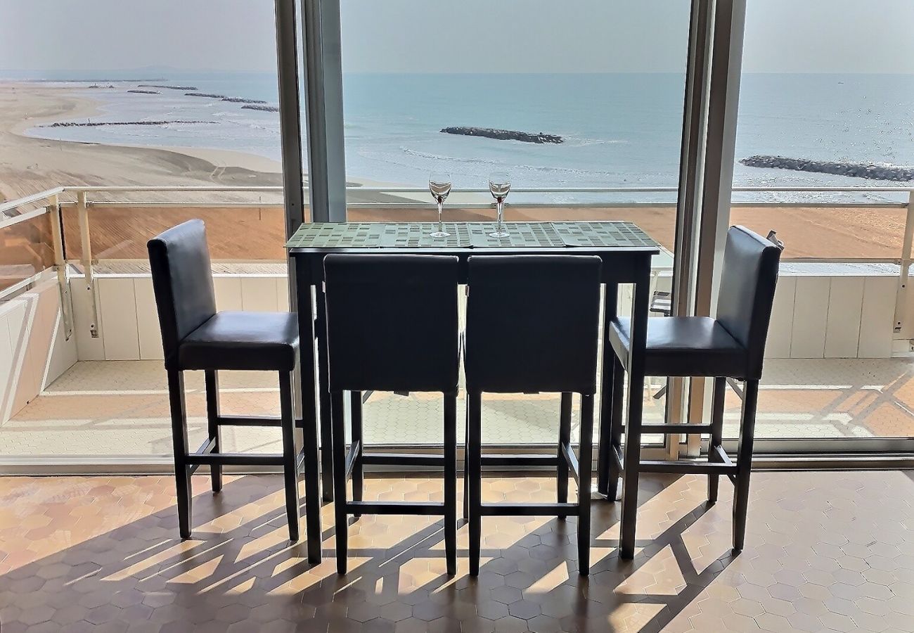 Studio à Valras-Plage - Grand studio avec climatisation et vue imprenable sur la mer pour 4 personnes (ref 343797)
