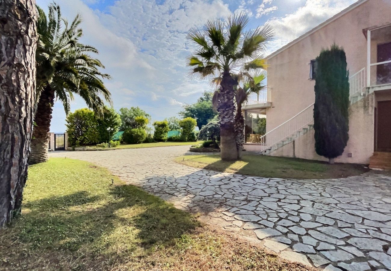Maison à Beziers - Splendide maison pour 10 personnes avec piscine privée et grands espaces (ref 350914)