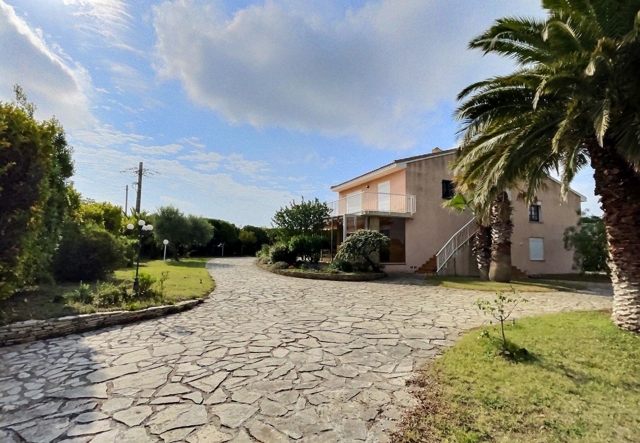 Maison à Beziers - Splendide maison pour 10 personnes avec piscine privée et grands espaces (ref 350914)