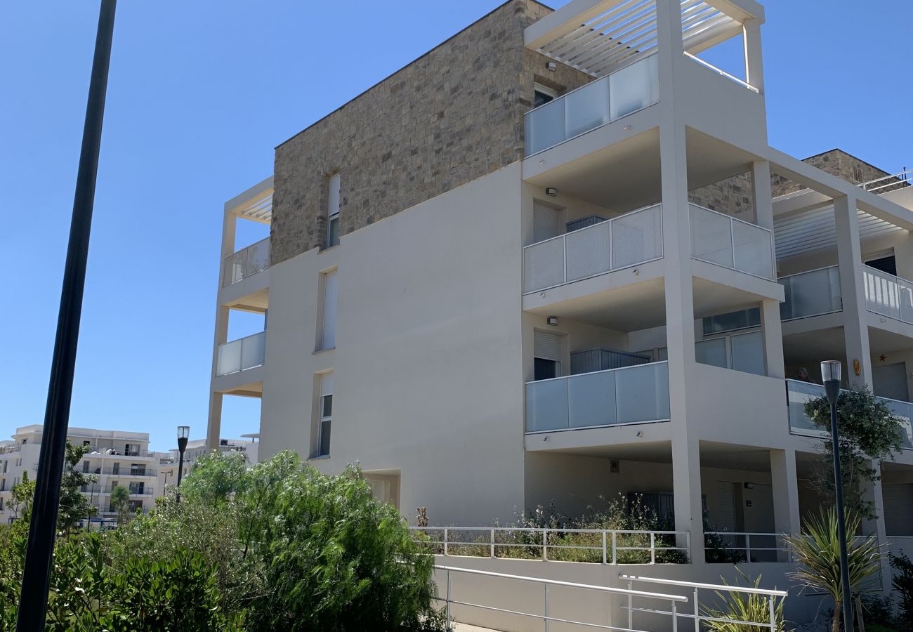 Appartement à Sérignan - A 450m de la mer Coquet appartement avec terrasse (ref 353783)