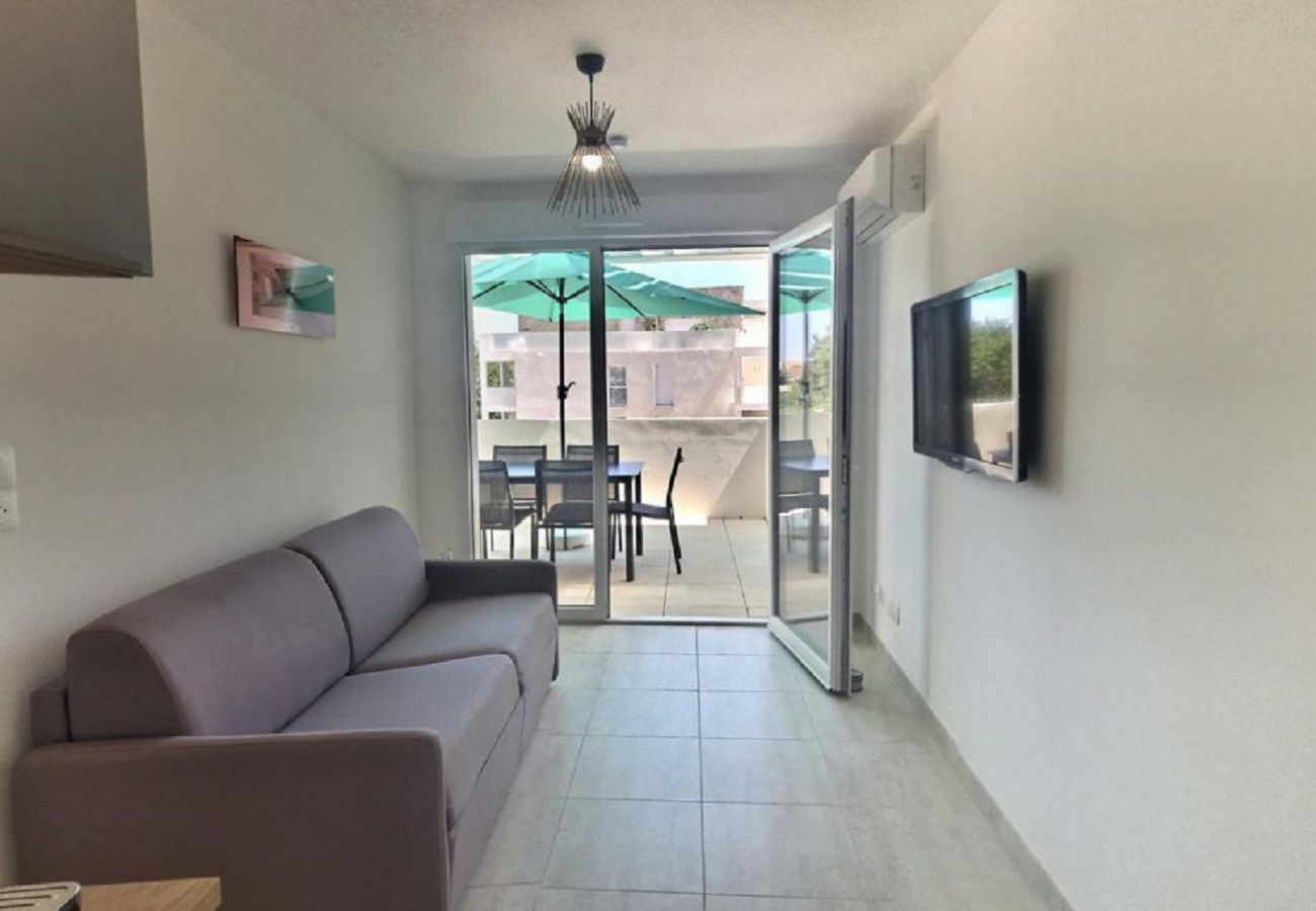 Appartement à Sérignan - A 450m de la mer Coquet appartement avec terrasse (ref 353783)