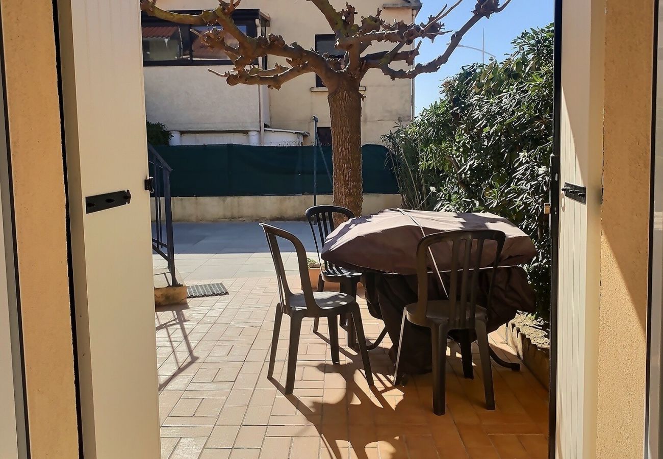 Appartement à Valras-Plage - Agréable appartement climatisé à 25m de la plage (ref 381020)