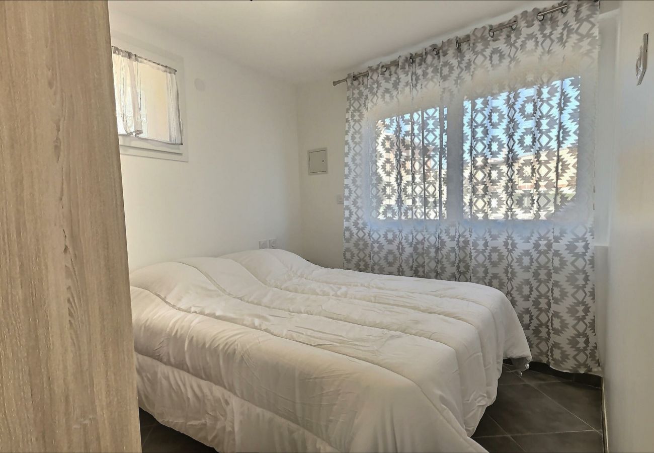 Appartement à Valras-Plage - Agréable appartement climatisé à 25m de la plage (ref 381020)
