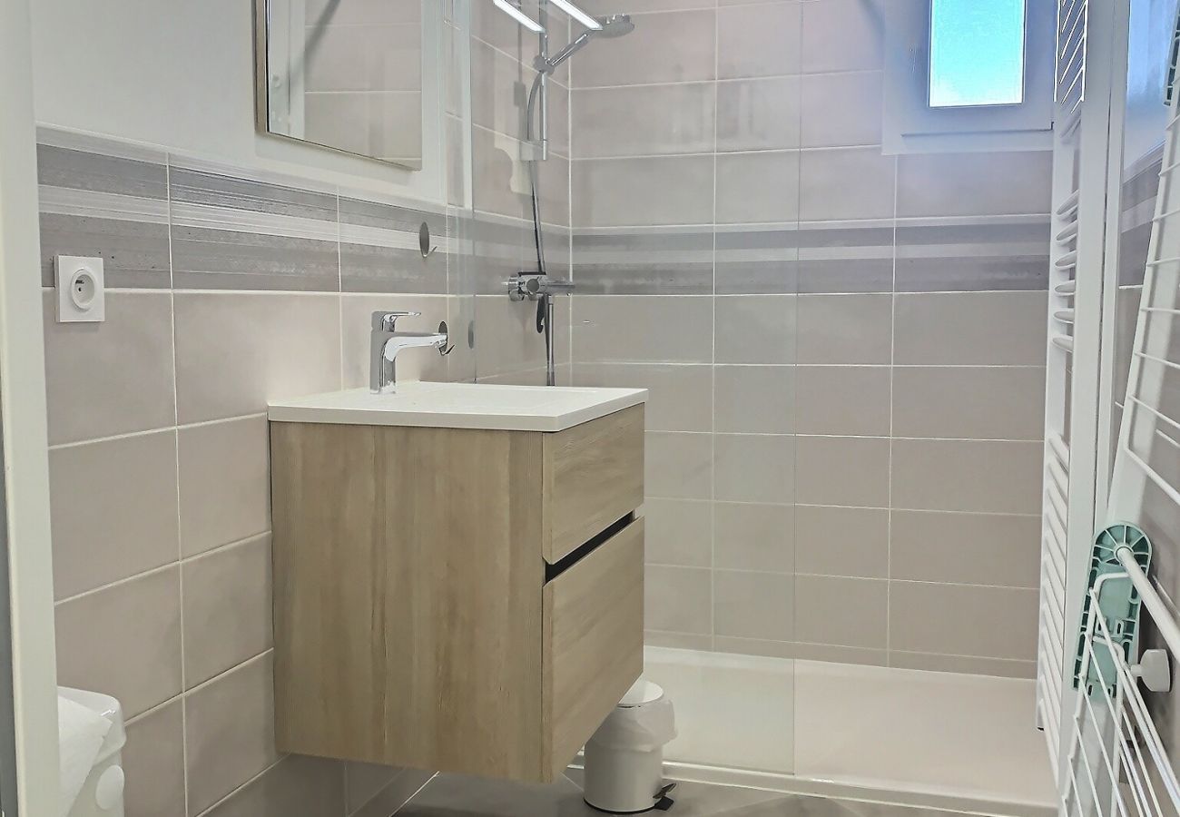 Appartement à Valras-Plage - Agréable appartement climatisé à 25m de la plage (ref 381020)