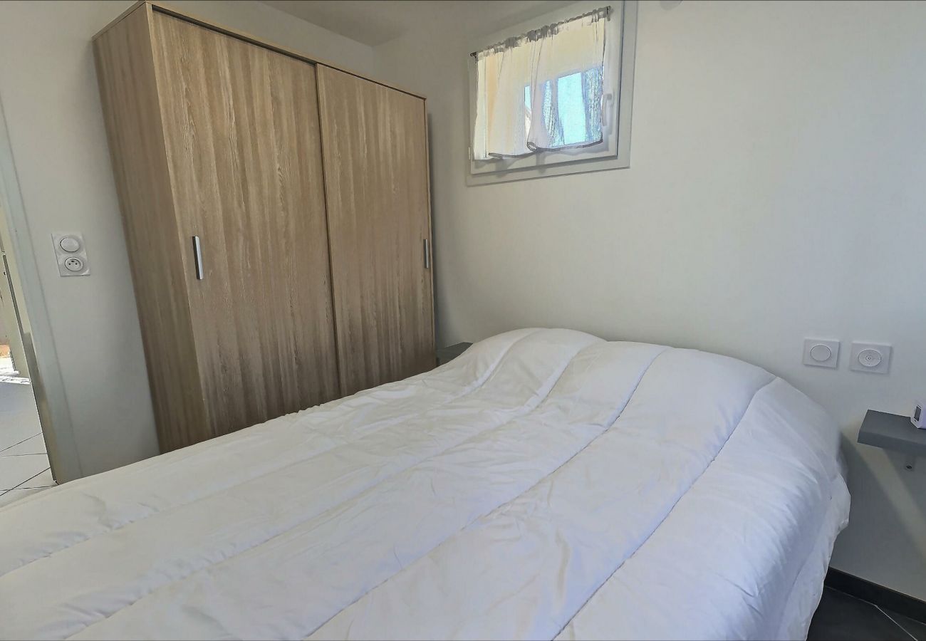 Appartement à Valras-Plage - Agréable appartement climatisé à 25m de la plage (ref 381020)