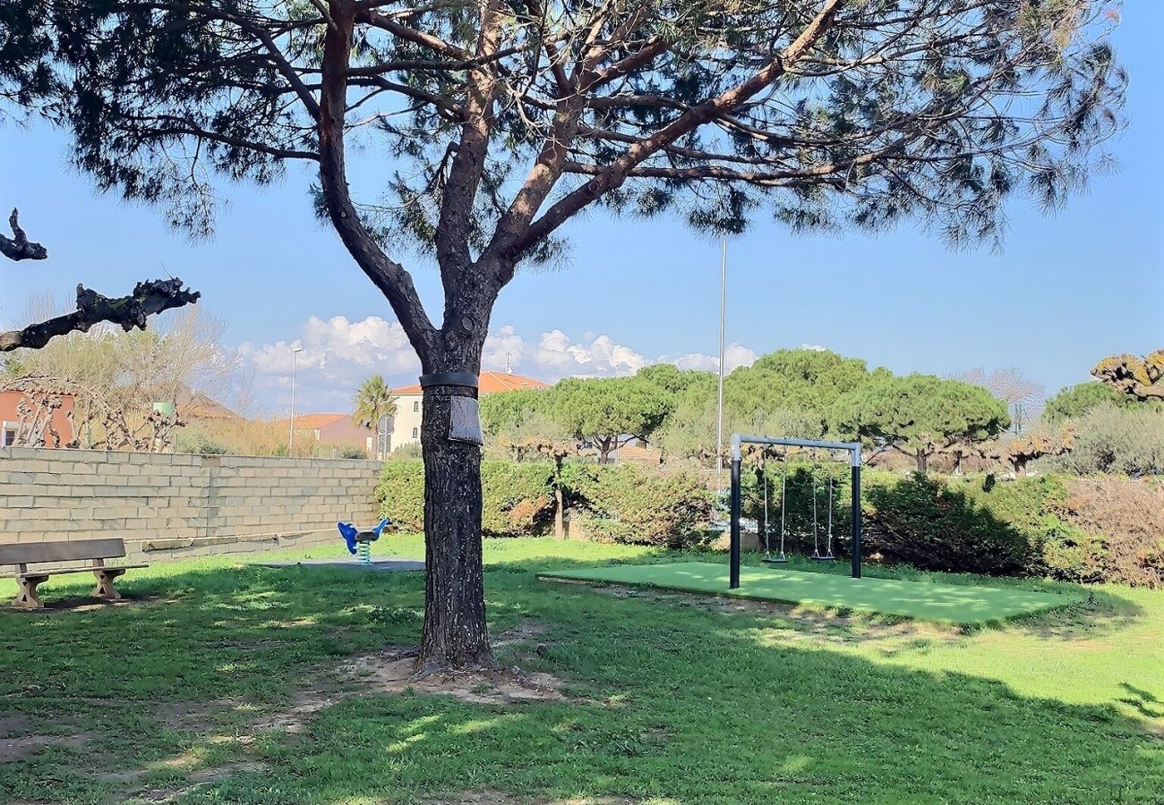 Studio à Valras-Plage - Studio cabine pour 4 personnes avec piscine commune (ref 378504)