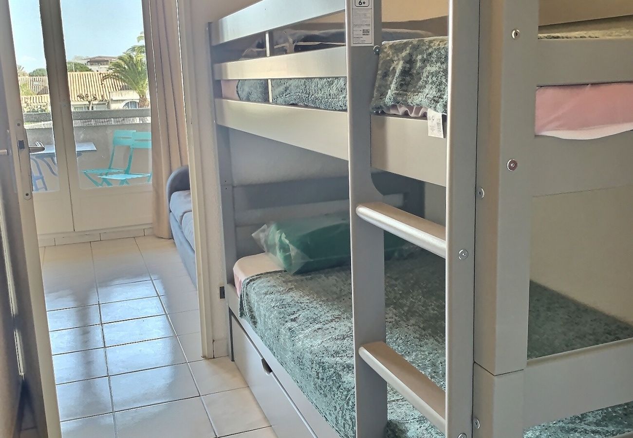 Studio à Valras-Plage - Studio cabine pour 4 personnes avec piscine commune (ref 378504)