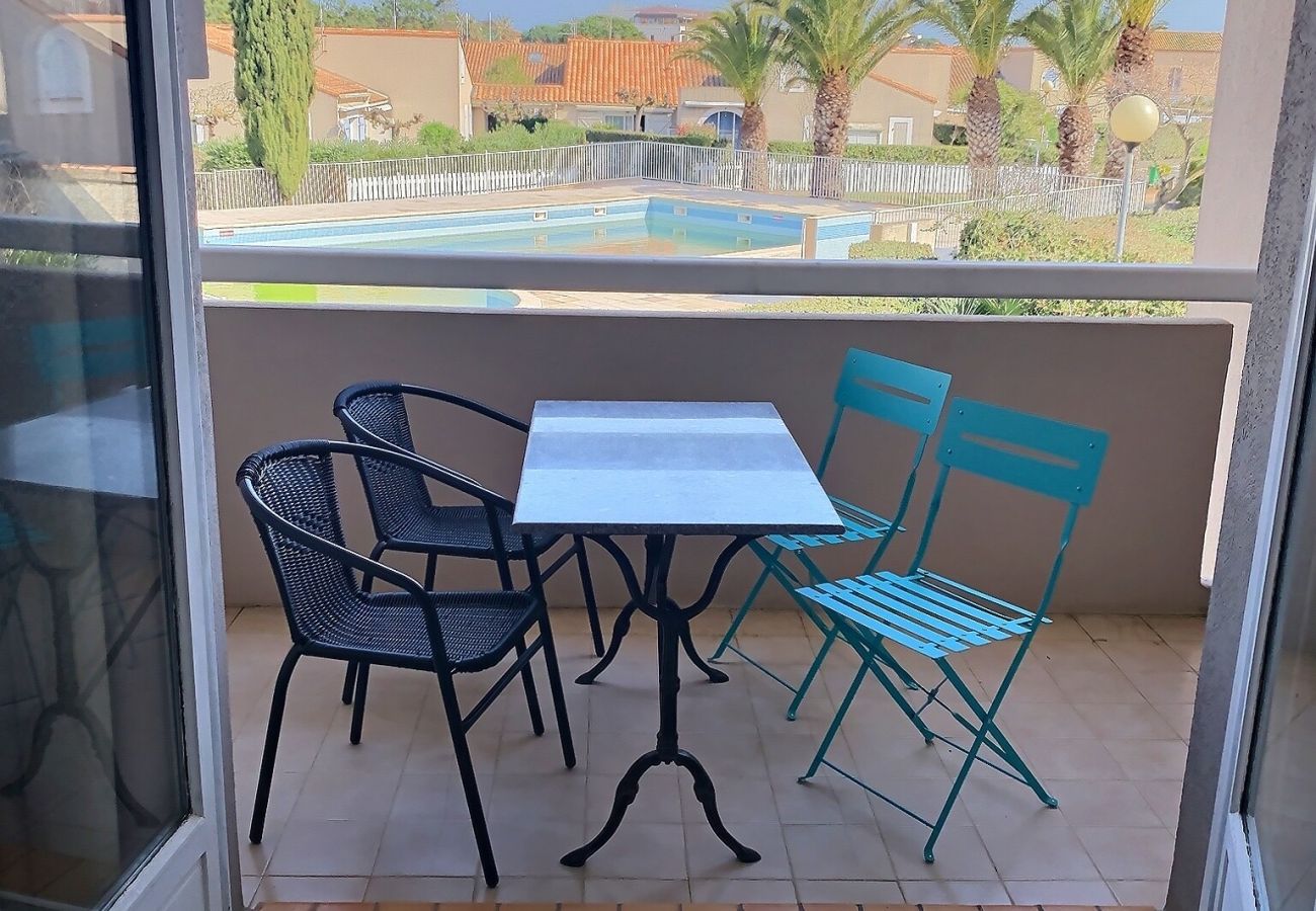 Studio à Valras-Plage - Studio cabine pour 4 personnes avec piscine commune (ref 378504)