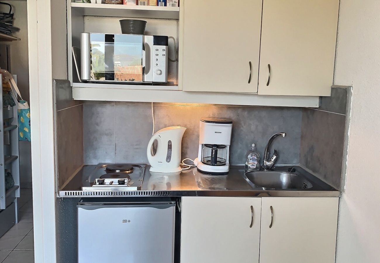 Studio à Valras-Plage - Studio cabine pour 4 personnes avec piscine commune (ref 378504)