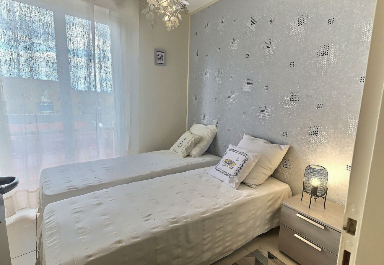 Appartement à Valras-Plage - RESIDENCE DE LA PLAGE - Face à la mer : Confortable appartement pour 4 personnes (ref 392978)