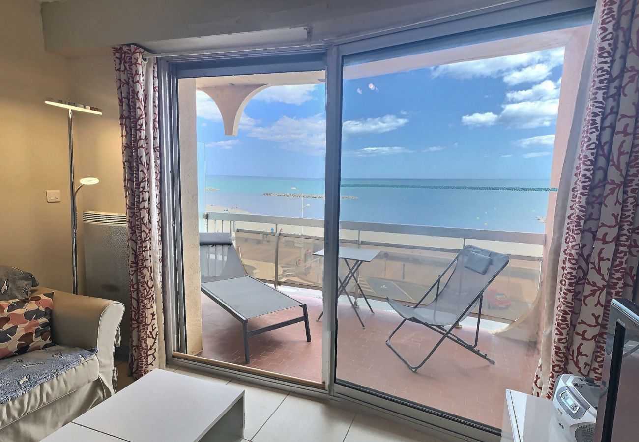 Appartement à Valras-Plage - RESIDENCE DE LA PLAGE - Face à la mer : Confortable appartement pour 4 personnes (ref 392978)