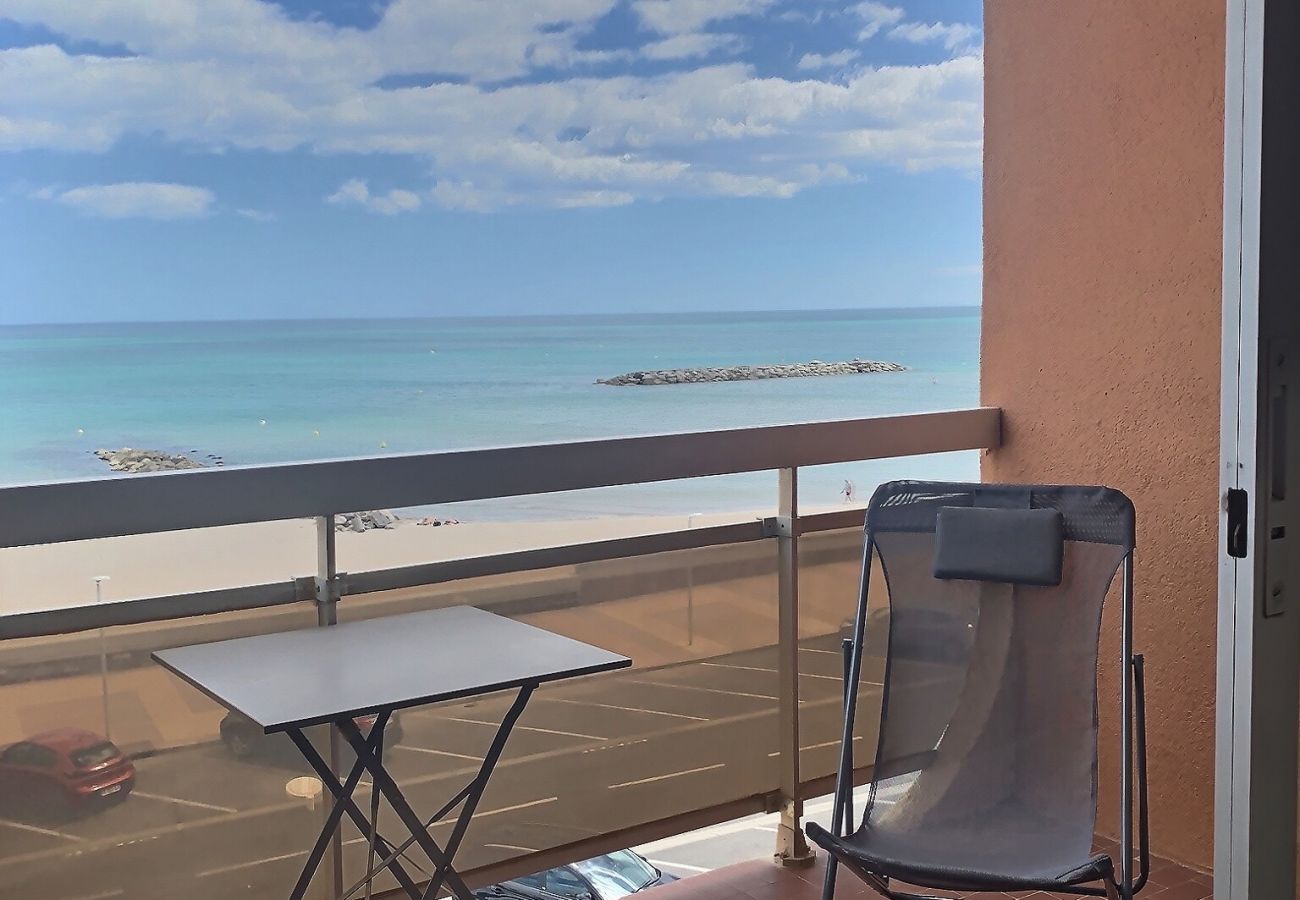 Appartement à Valras-Plage - RESIDENCE DE LA PLAGE - Face à la mer : Confortable appartement pour 4 personnes (ref 392978)