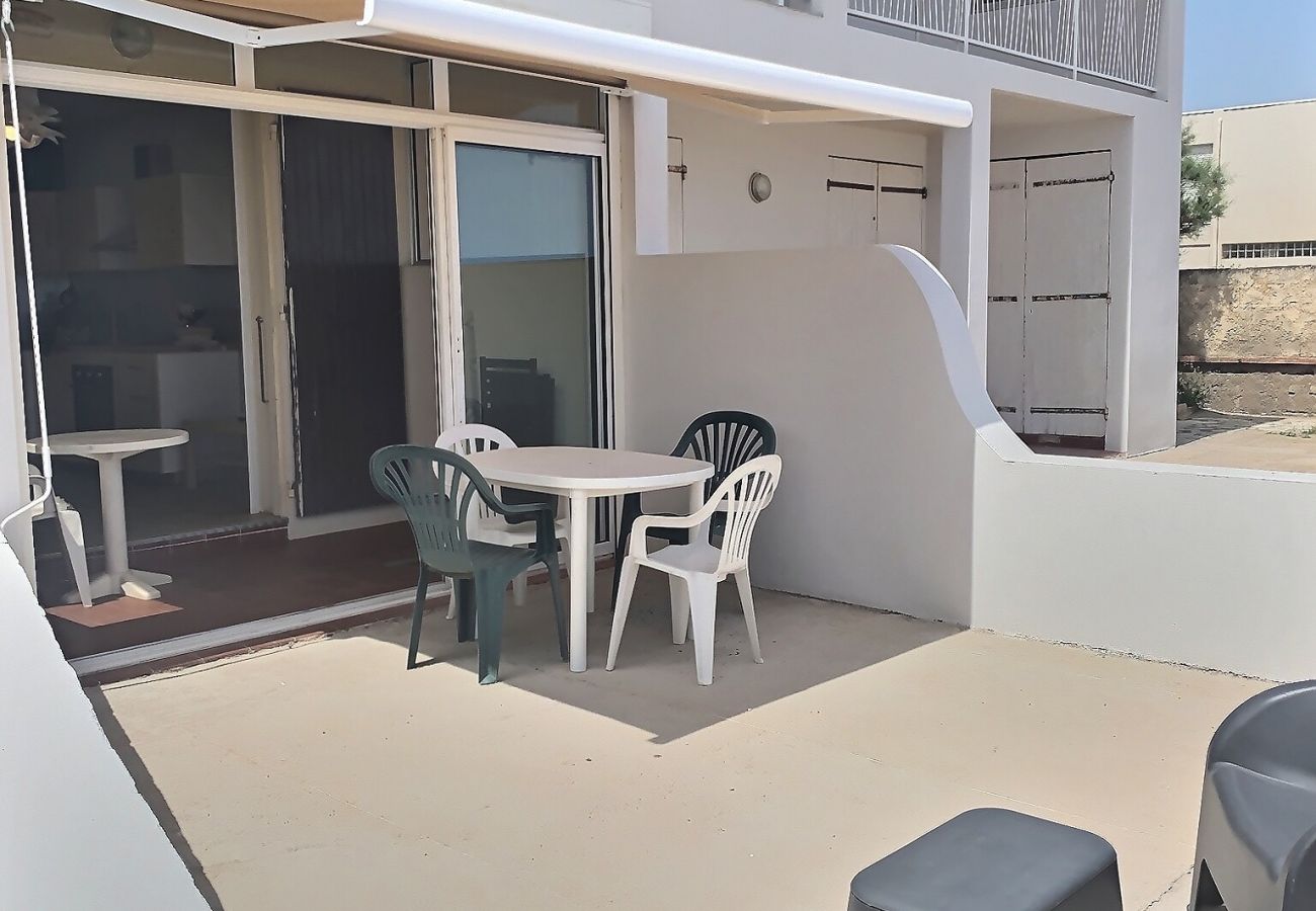 Appartement à Valras-Plage - FACE A LA MER : Coquet appartement pour 4 personnes (ref 388053)