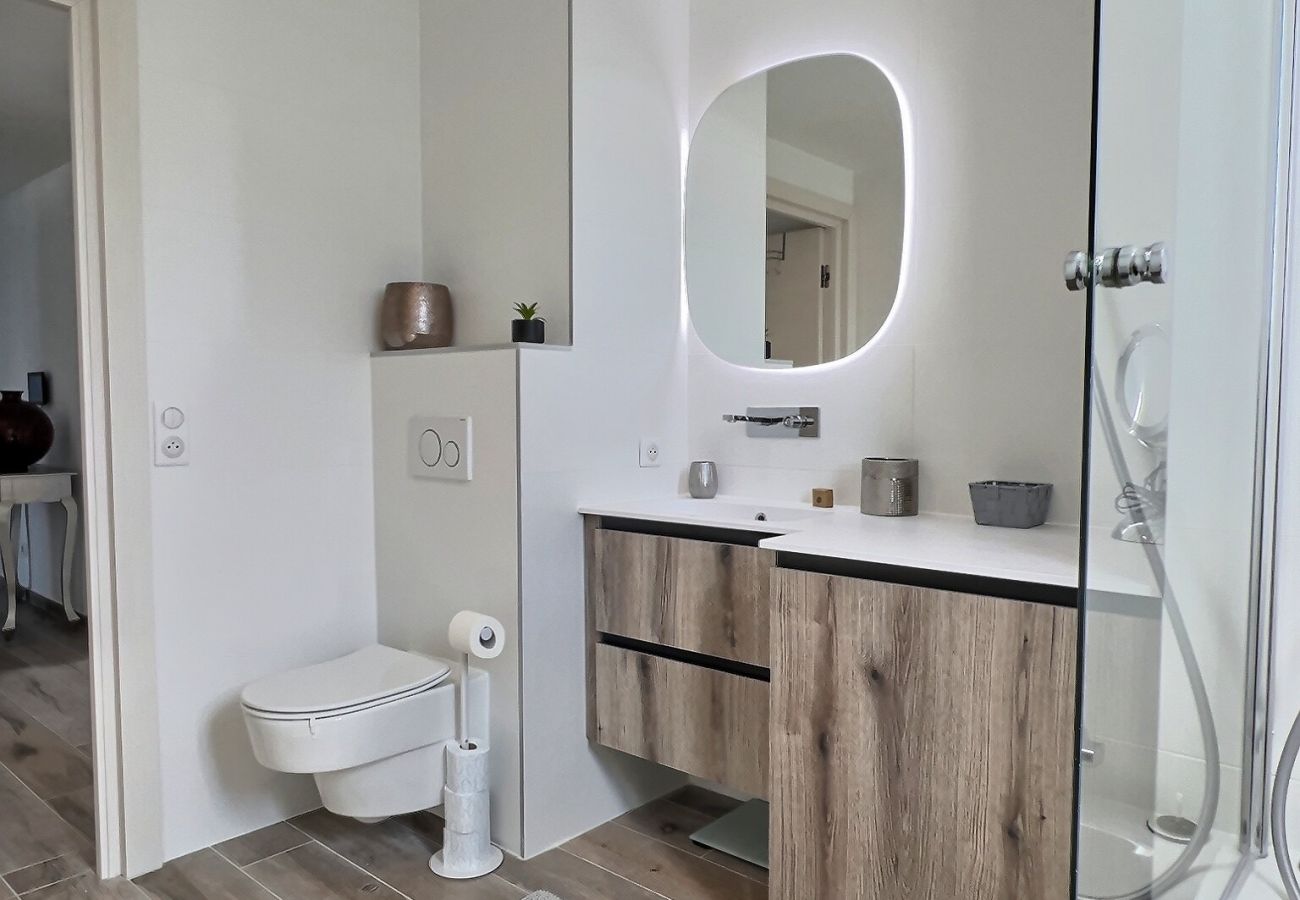 Appartement à Sérignan -  Appartement d’exception avec terrasse panoramique, jacuzzi & piscine – The Best Partner Immoplage by Valras'Loc