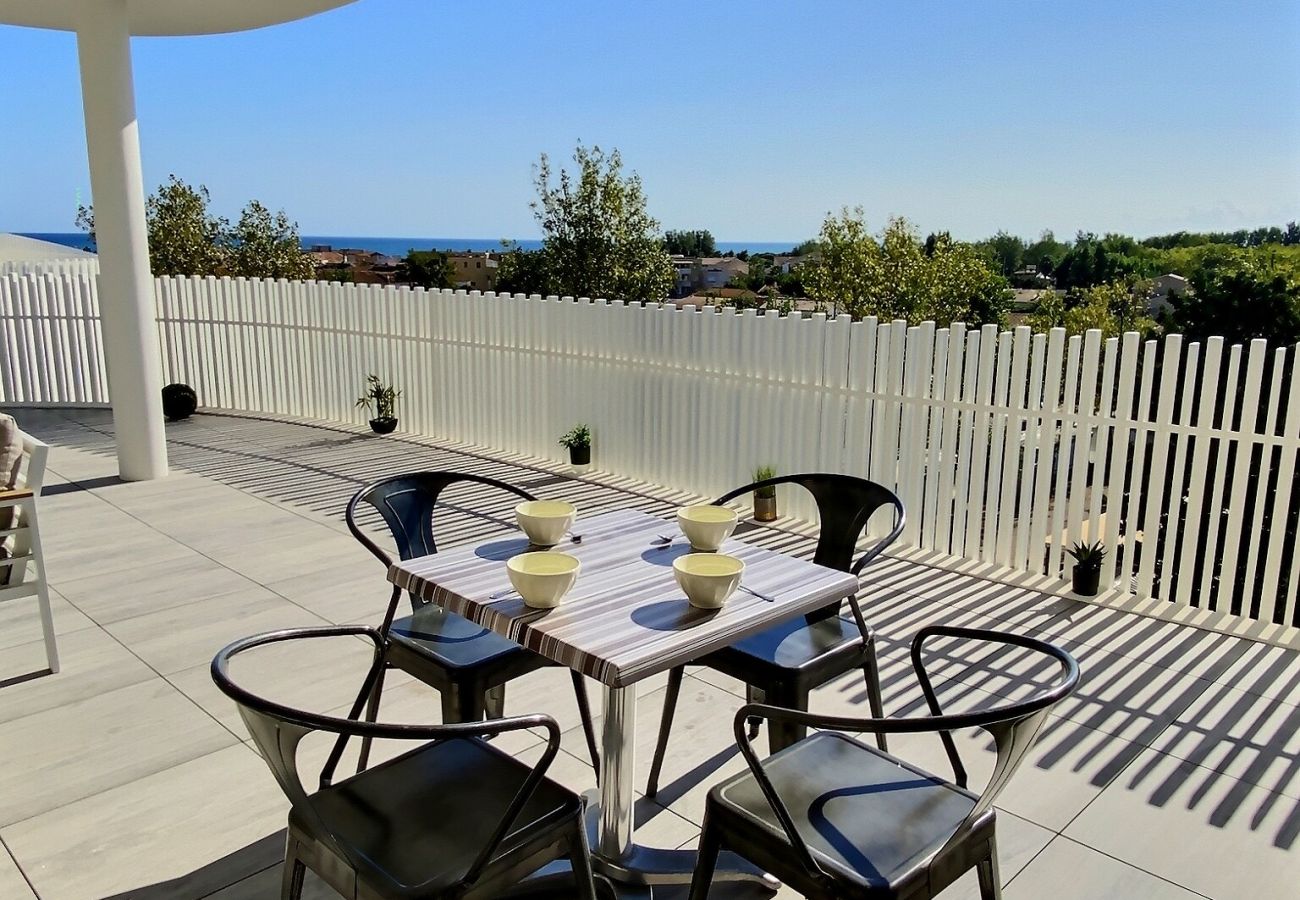 Appartement à Sérignan -  Appartement d’exception avec terrasse panoramique, jacuzzi & piscine – The Best Partner Immoplage by Valras'Loc