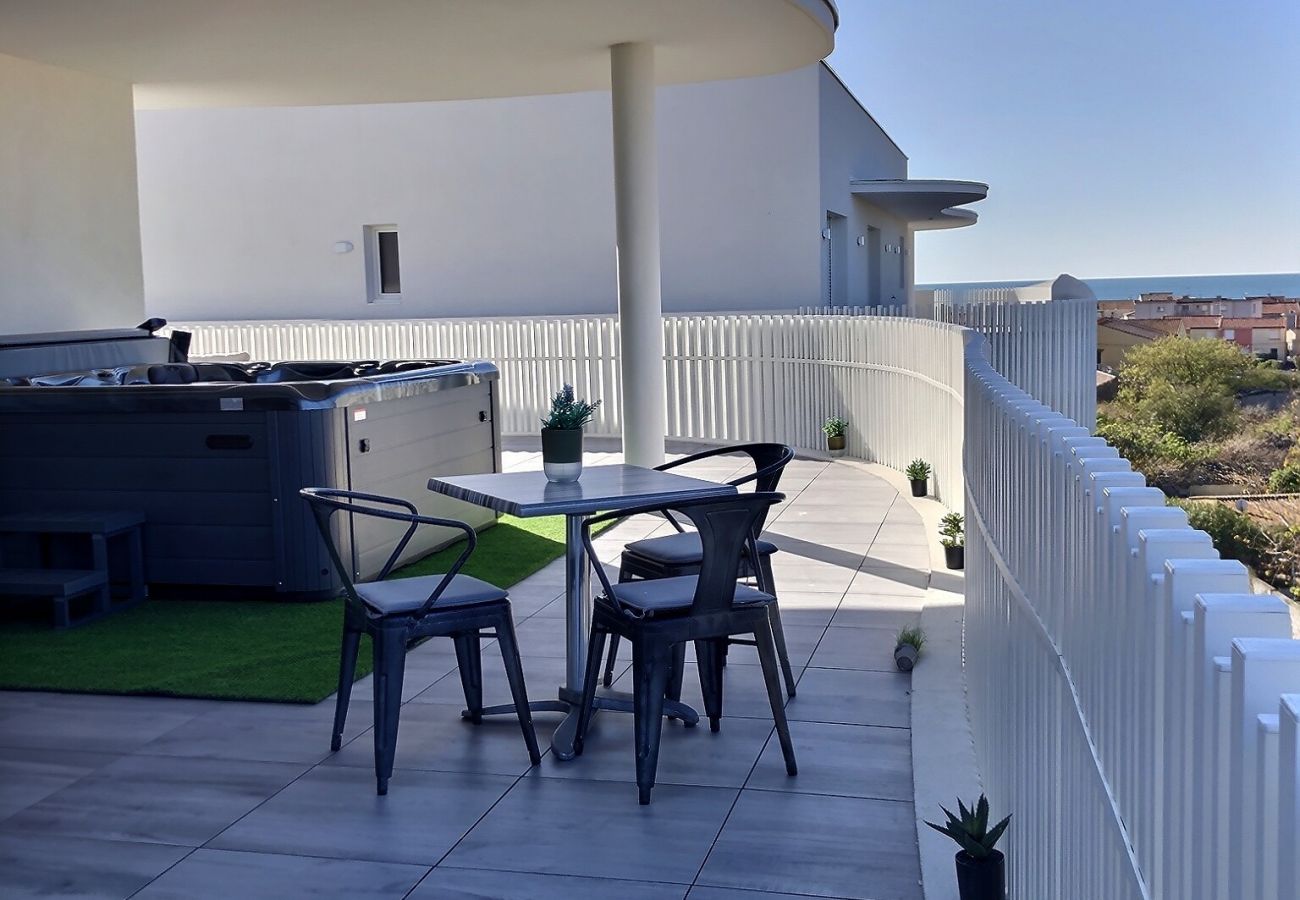 Appartement à Sérignan -  Appartement d’exception avec terrasse panoramique, jacuzzi & piscine – The Best Partner Immoplage by Valras'Loc