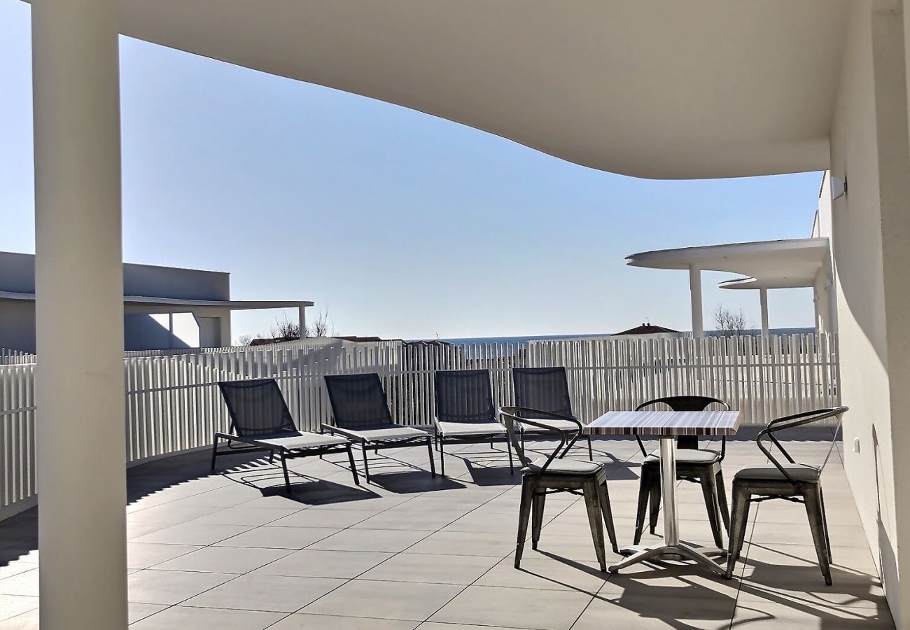 Appartement à Sérignan -  Appartement d’exception avec terrasse panoramique, jacuzzi & piscine – The Best Partner Immoplage by Valras'Loc