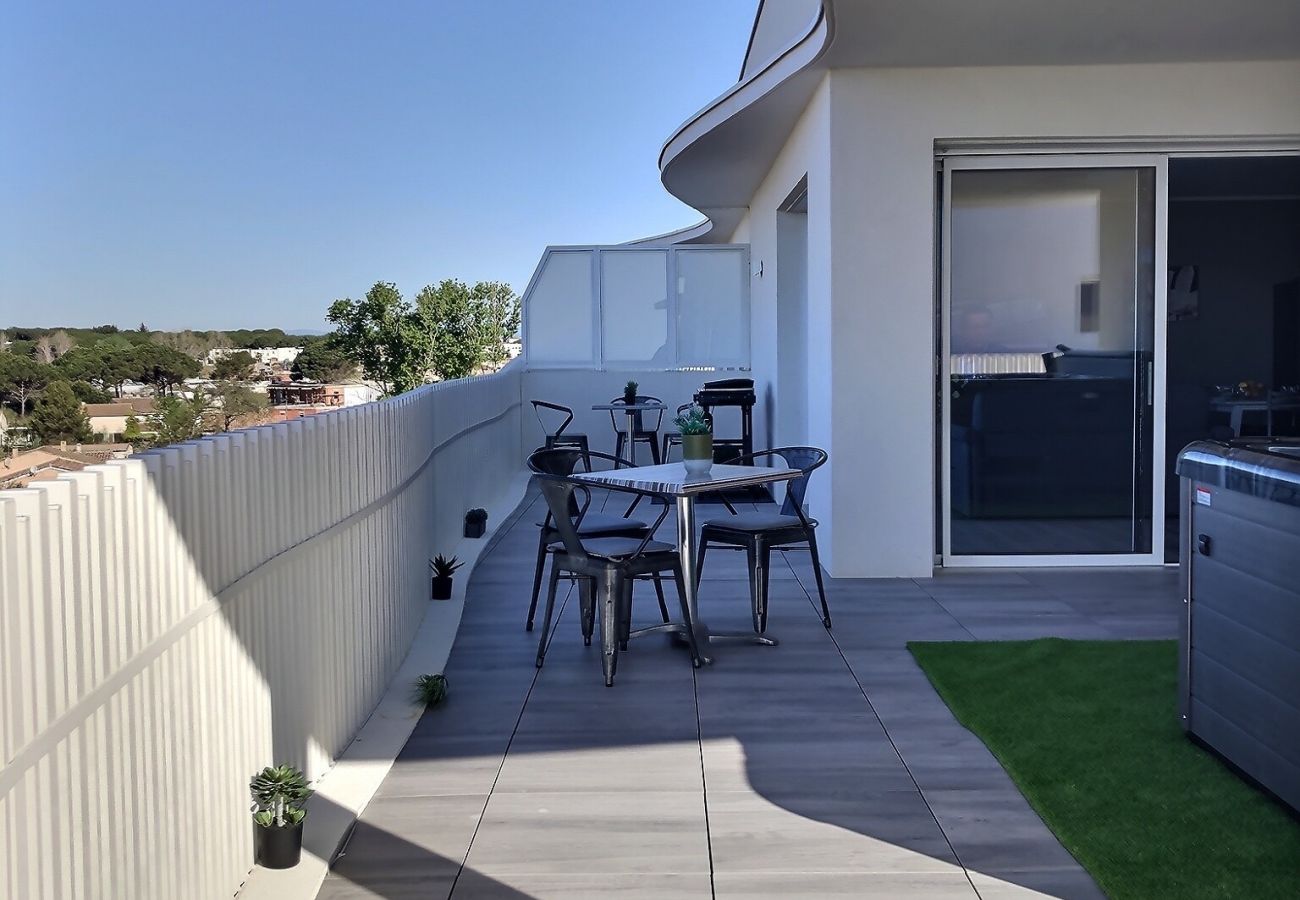 Appartement à Sérignan -  Appartement d’exception avec terrasse panoramique, jacuzzi & piscine – The Best Partner Immoplage by Valras'Loc