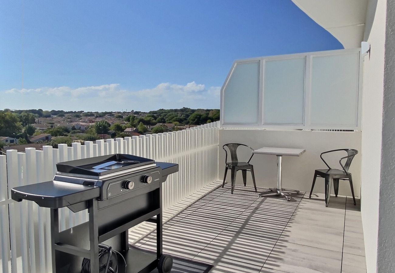 Appartement à Sérignan -  Appartement d’exception avec terrasse panoramique, jacuzzi & piscine – The Best Partner Immoplage by Valras'Loc