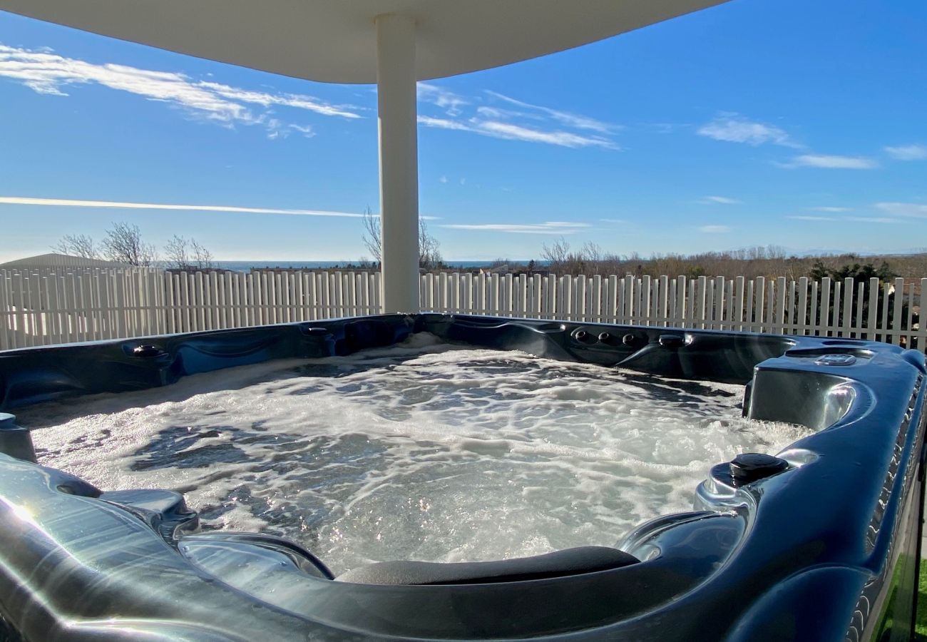 Appartement à Sérignan -  Appartement d’exception avec terrasse panoramique, jacuzzi & piscine – The Best Partner Immoplage by Valras'Loc