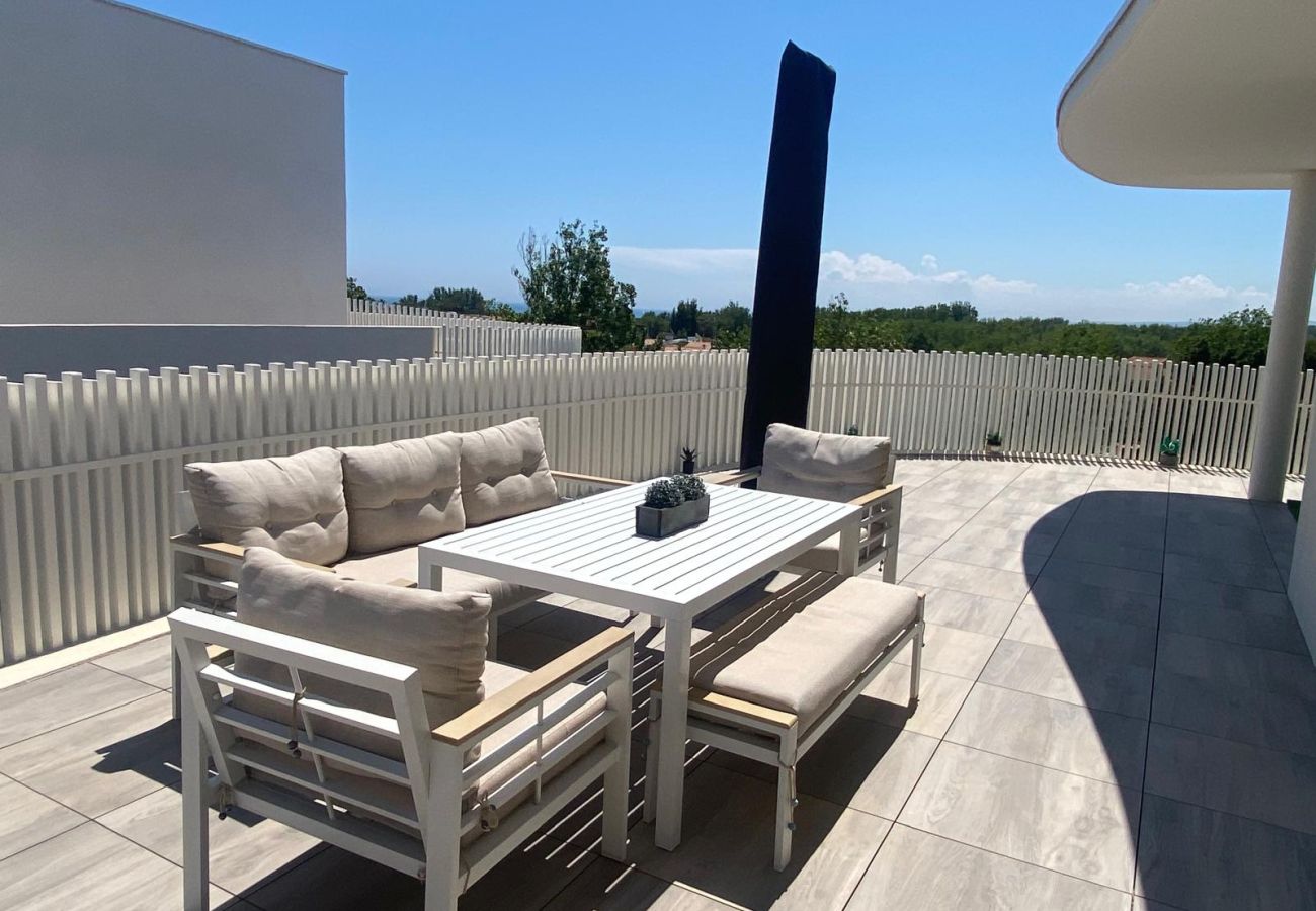 Appartement à Sérignan -  Appartement d’exception avec terrasse panoramique, jacuzzi & piscine – The Best Partner Immoplage by Valras'Loc