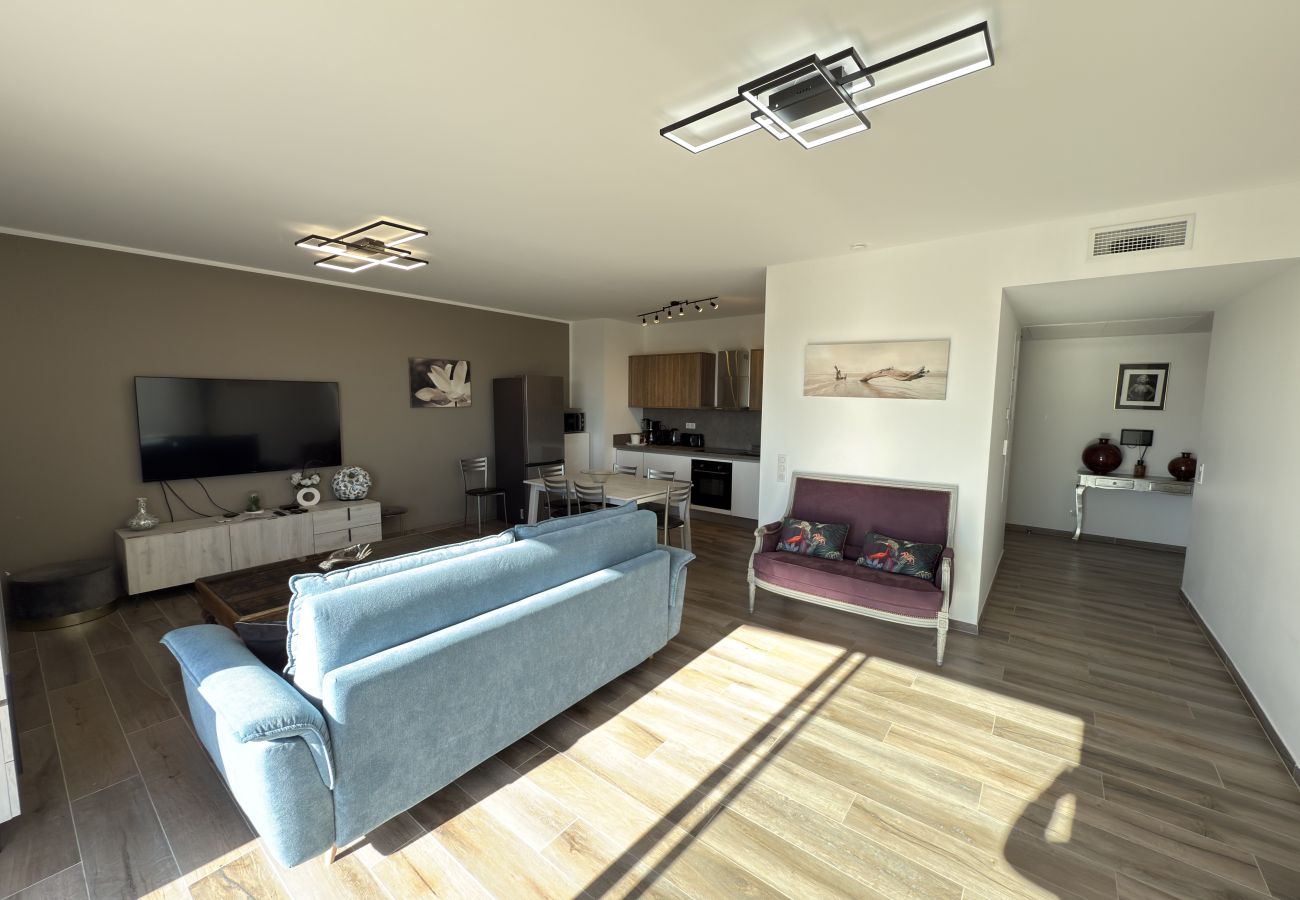 Appartement à Sérignan -  Appartement d’exception avec terrasse panoramique, jacuzzi & piscine – The Best Partner Immoplage by Valras'Loc