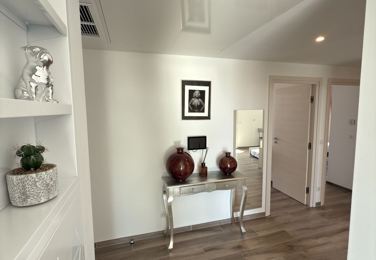 Appartement à Sérignan -  Appartement d’exception avec terrasse panoramique, jacuzzi & piscine – The Best Partner Immoplage by Valras'Loc