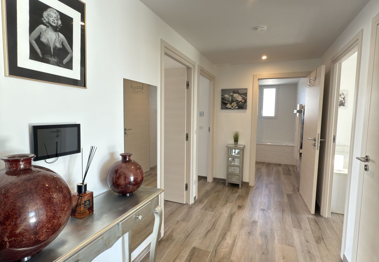 Appartement à Sérignan -  Appartement d’exception avec terrasse panoramique, jacuzzi & piscine – The Best Partner Immoplage by Valras'Loc