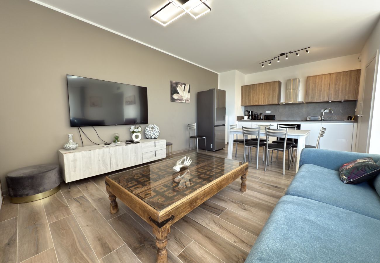 Appartement à Sérignan -  Appartement d’exception avec terrasse panoramique, jacuzzi & piscine – The Best Partner Immoplage by Valras'Loc