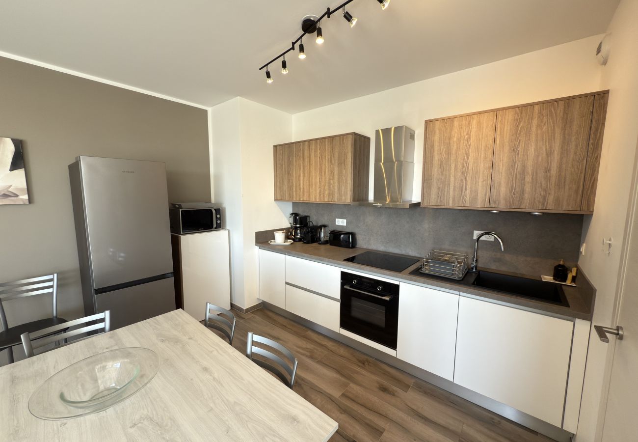 Appartement à Sérignan -  Appartement d’exception avec terrasse panoramique, jacuzzi & piscine – The Best Partner Immoplage by Valras'Loc