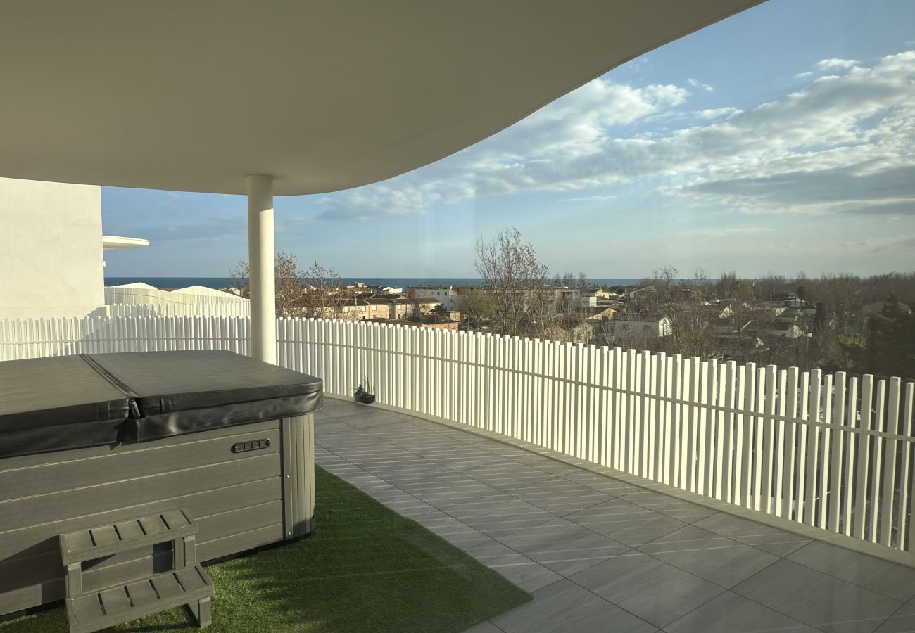 Appartement à Sérignan -  Appartement d’exception avec terrasse panoramique, jacuzzi & piscine – The Best Partner Immoplage by Valras'Loc