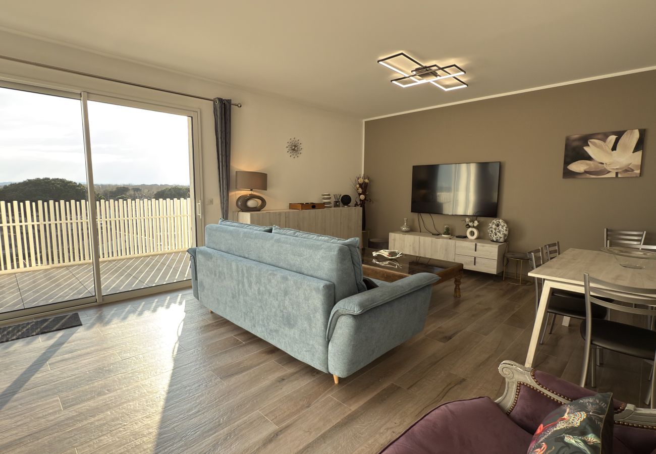Appartement à Sérignan -  Appartement d’exception avec terrasse panoramique, jacuzzi & piscine – The Best Partner Immoplage by Valras'Loc