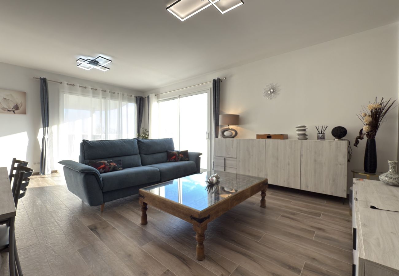 Appartement à Sérignan -  Appartement d’exception avec terrasse panoramique, jacuzzi & piscine – The Best Partner Immoplage by Valras'Loc