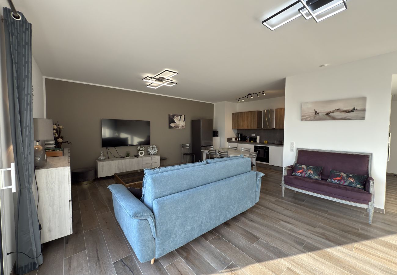 Appartement à Sérignan -  Appartement d’exception avec terrasse panoramique, jacuzzi & piscine – The Best Partner Immoplage by Valras'Loc